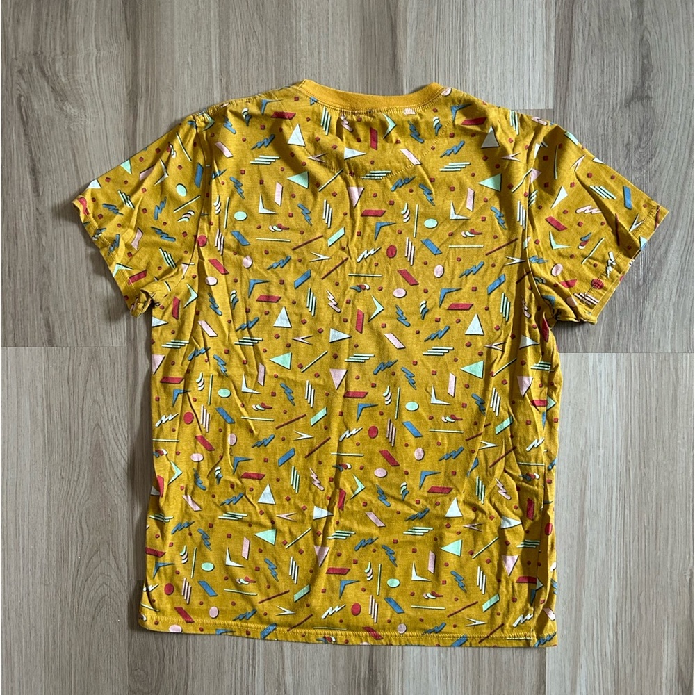 geometric patterned tee - Picture 4 of 11